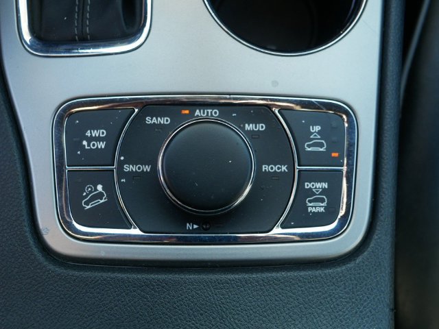 Used 2020 Jeep Grand Cherokee Overland AWD/4WD image 30