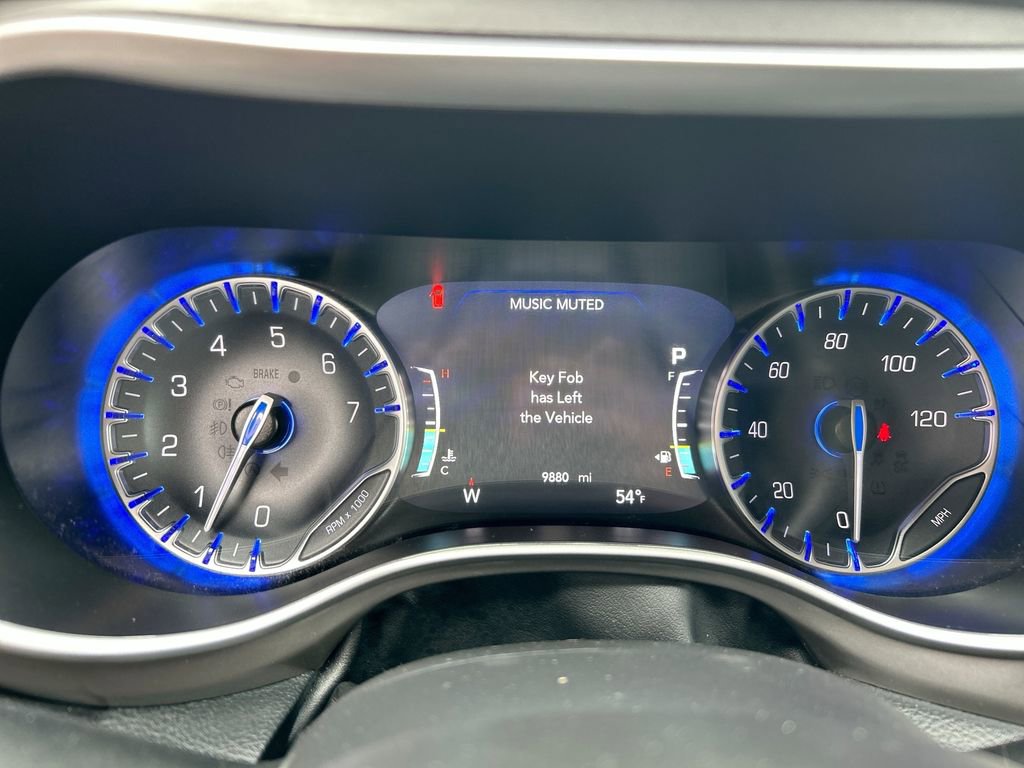 Used 2025 Chrysler Pacifica Select FWD image 15