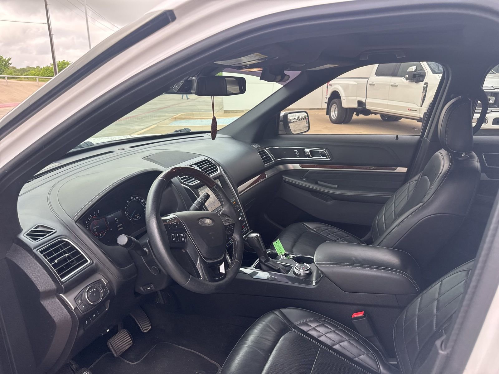 Used 2019 Ford Explorer Platinum image 10