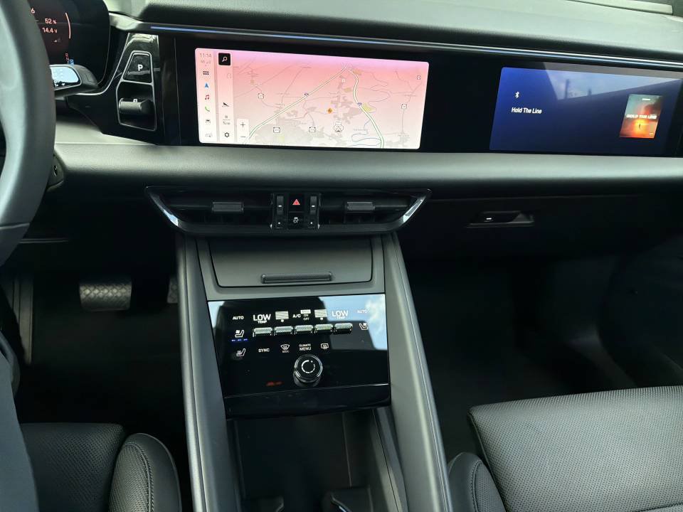 Certified 2025 Porsche Macan 4 Electric AWD/4WD image 19