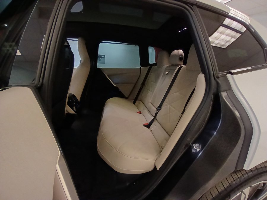 Used 2023 BMW iX xDrive50 w/ Sport Package image 13