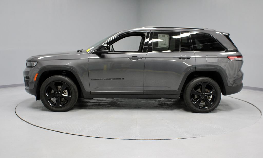 Used 2023 Jeep Grand Cherokee Altitude AWD/4WD image 9