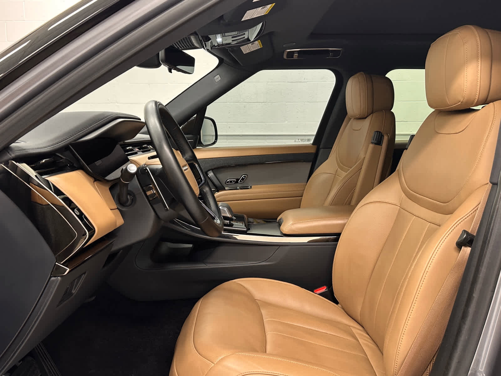 Used 2024 Land Rover Range Rover Sport SE image 11