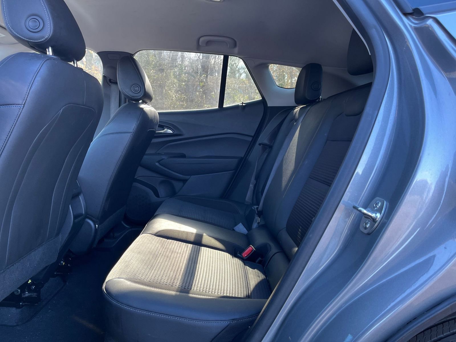 Used 2025 Chevrolet Trax LT w/ LT Convenience Package image 23