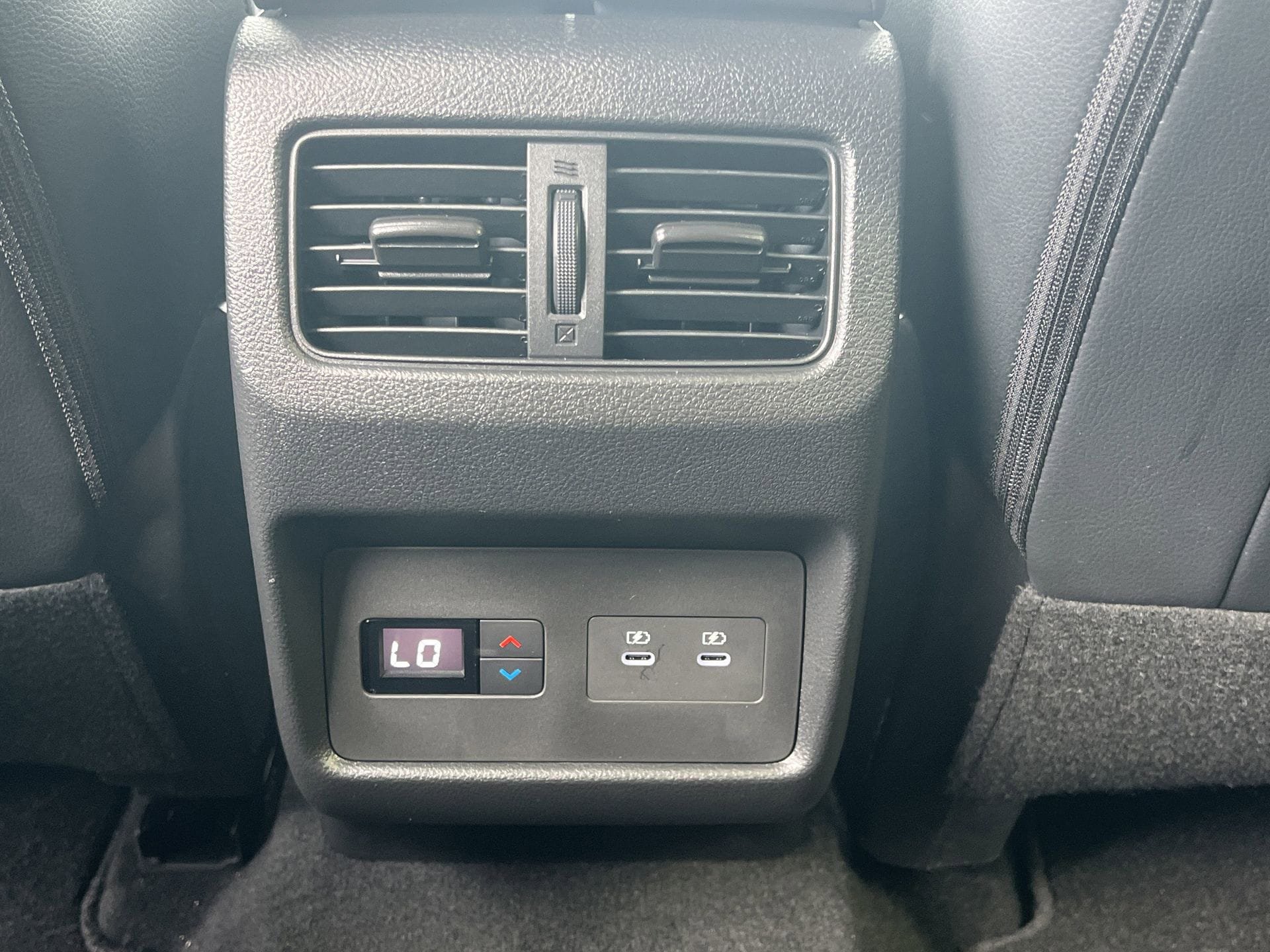 Certified 2025 Nissan Rogue SL w/ Tech Package FWD image 17
