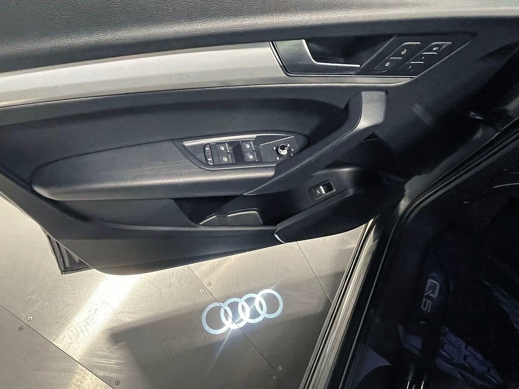 Used 2020 Audi Q5 2.0T Premium w/ Titanium Sport Package image 17