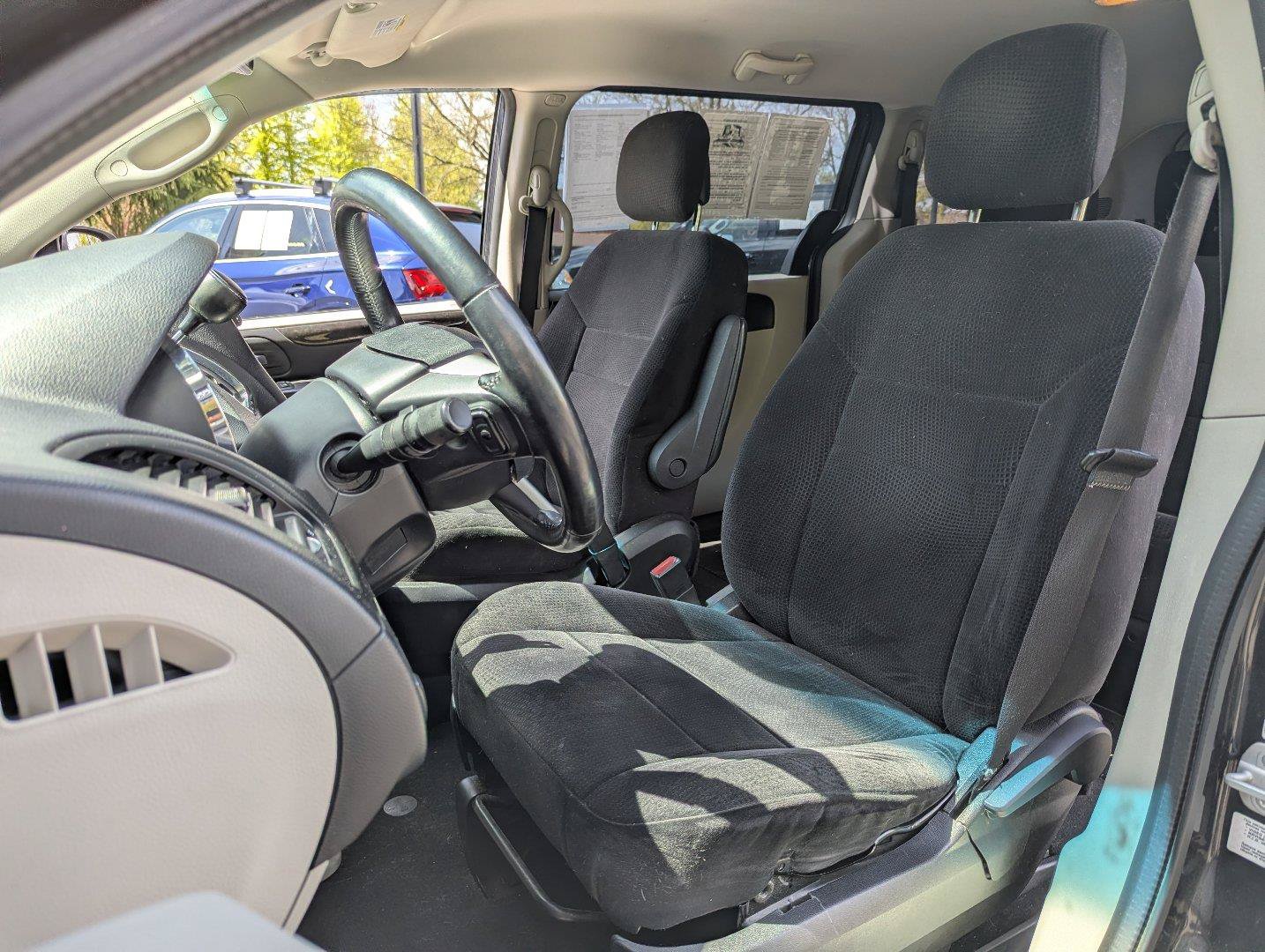 Used 2013 Dodge Grand Caravan American Value Package w/ UConnect Hands-Free Group FWD image 21