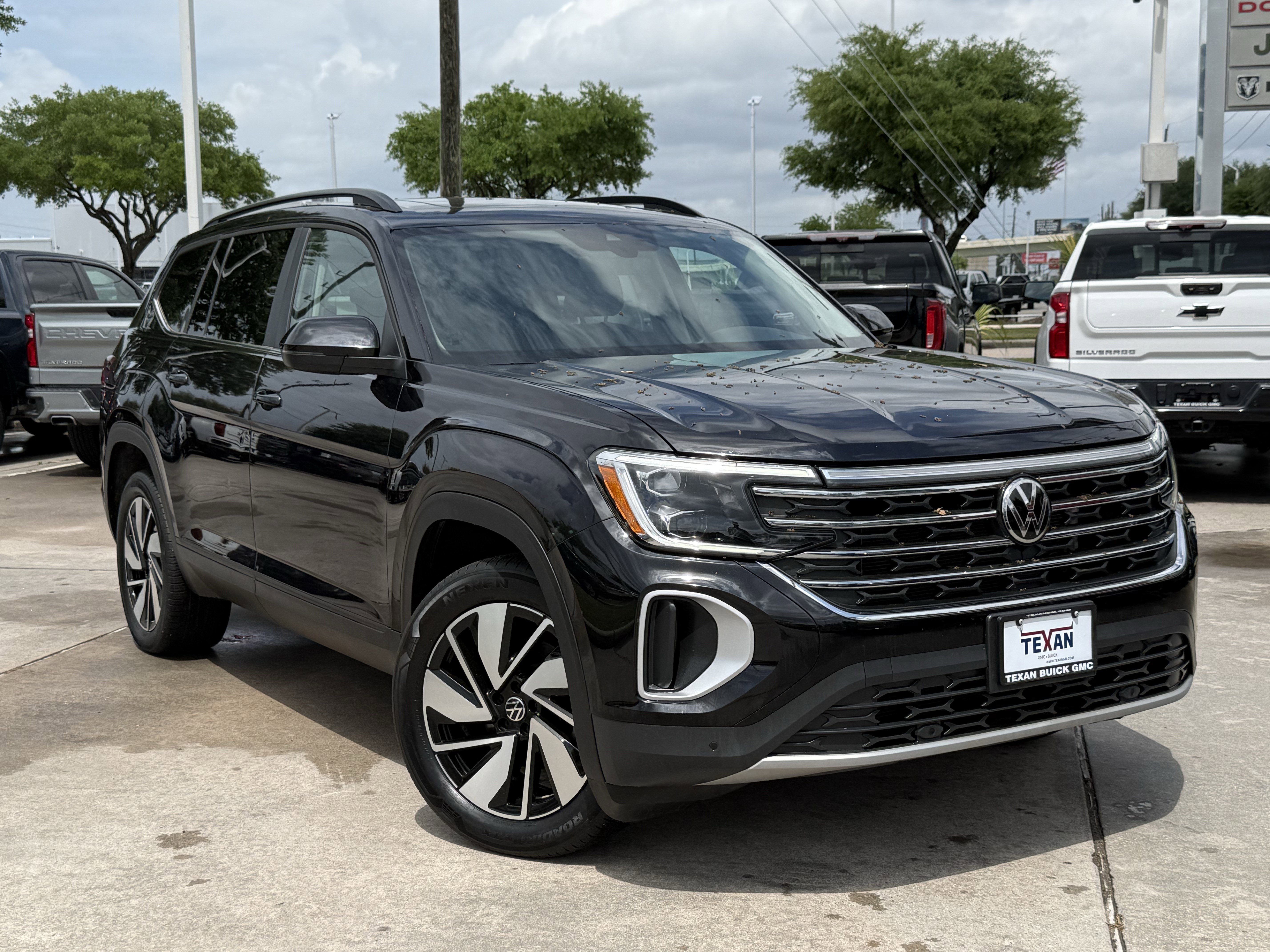 Used 2025 Volkswagen Atlas SE image 2