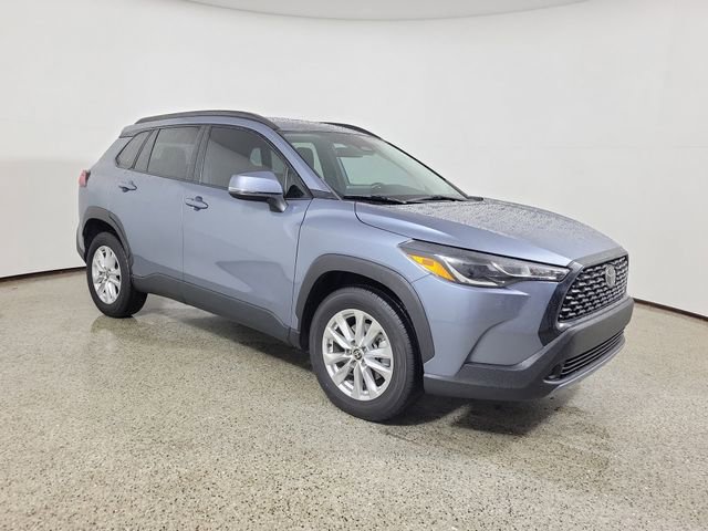 Used 2023 Toyota Corolla Cross LE FWD image 4