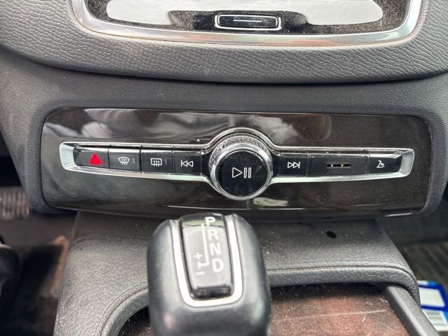 Used 2018 Volvo XC90 T5 Momentum w/ Convenience Package image 24