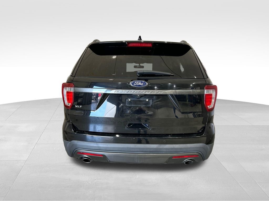 Used 2017 Ford Explorer XLT w/ Equipment Group 202A image 4