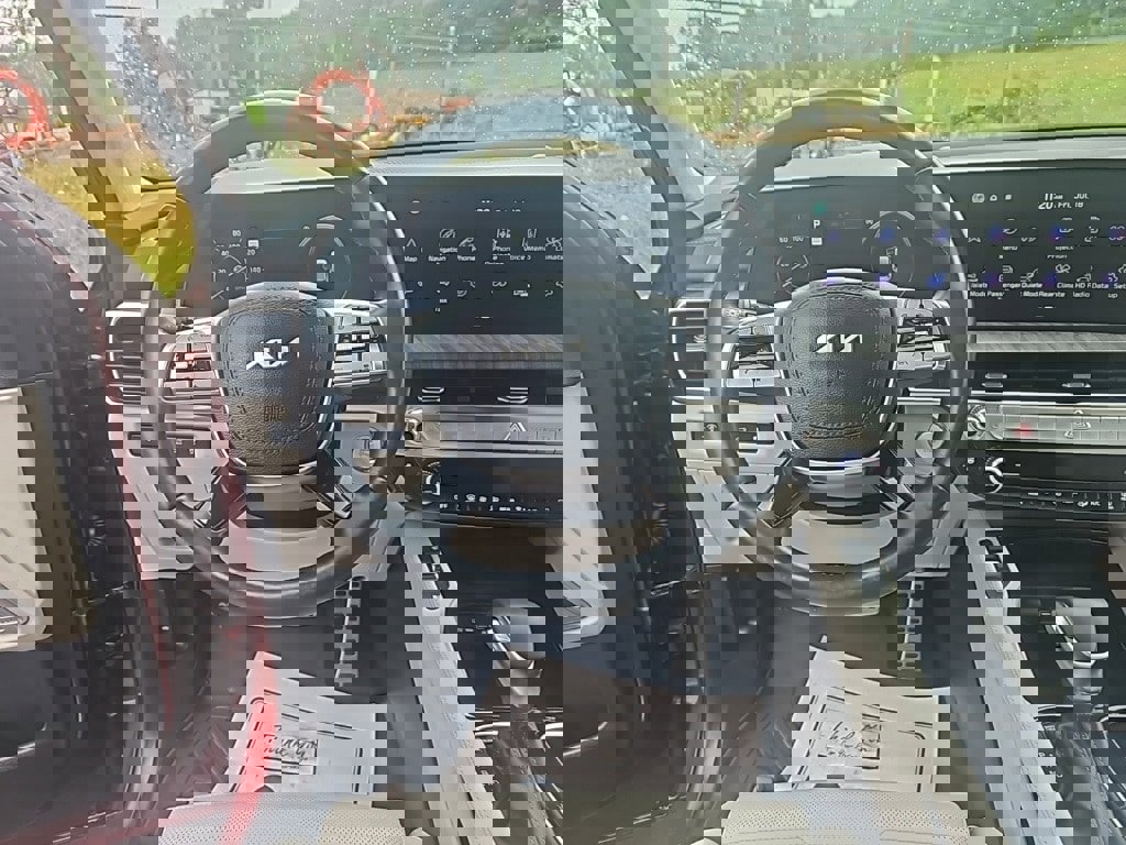 Used 2024 Kia Telluride SX Prestige w/ Towing Package image 13