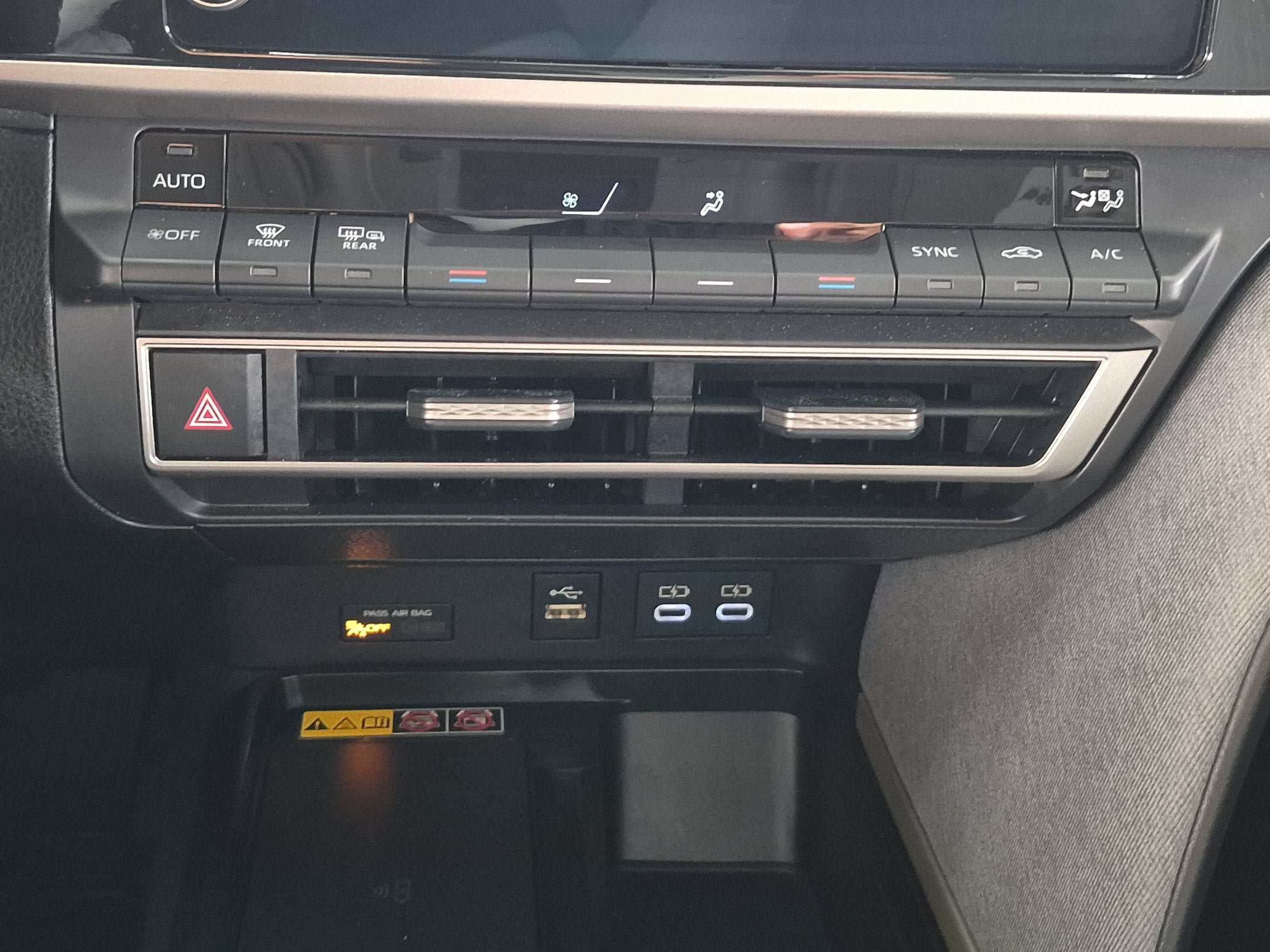 Used 2025 Toyota Camry LE FWD image 21