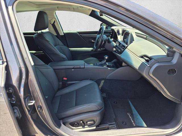 Used 2025 Lexus ES 300h w/ Premium Package FWD image 19