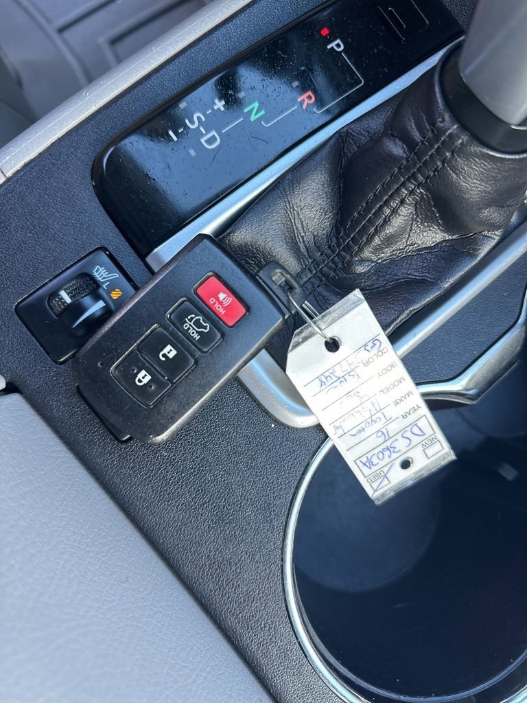 Used 2016 Toyota Highlander XLE image 32