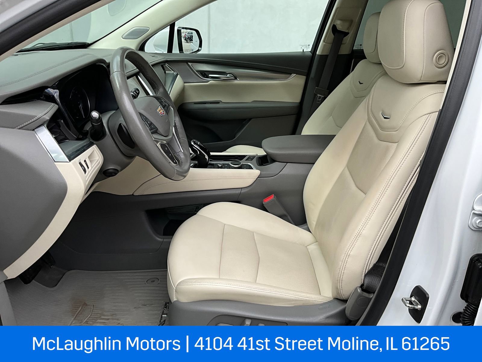Used 2023 Cadillac XT5 Premium Luxury AWD/4WD image 2
