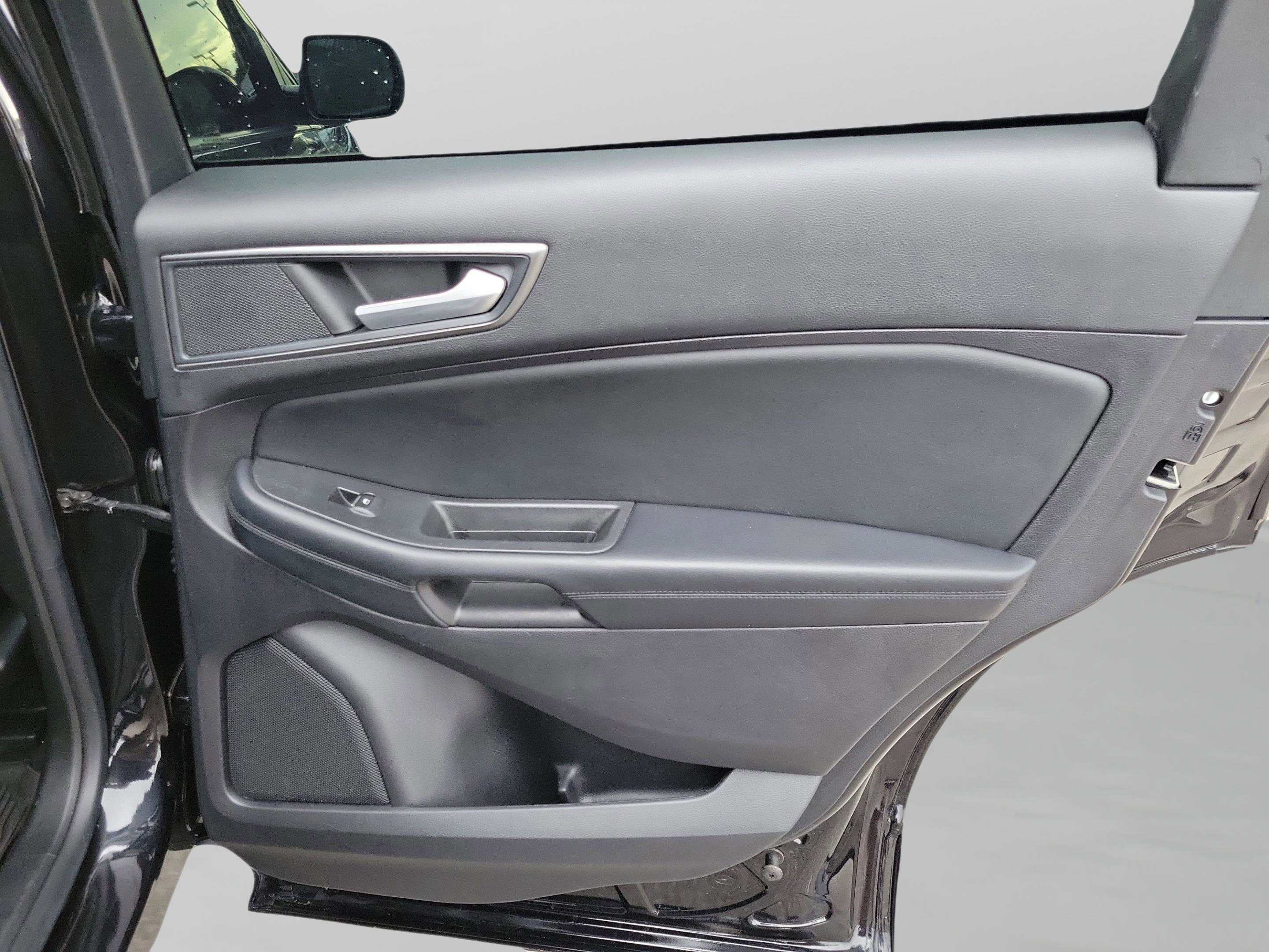 Used 2022 Ford Edge SE w/ Black Appearance Package image 25