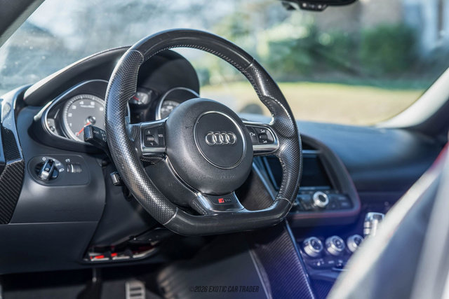 Used 2015 Audi R8 V8 w/ Full Leather Package image 38