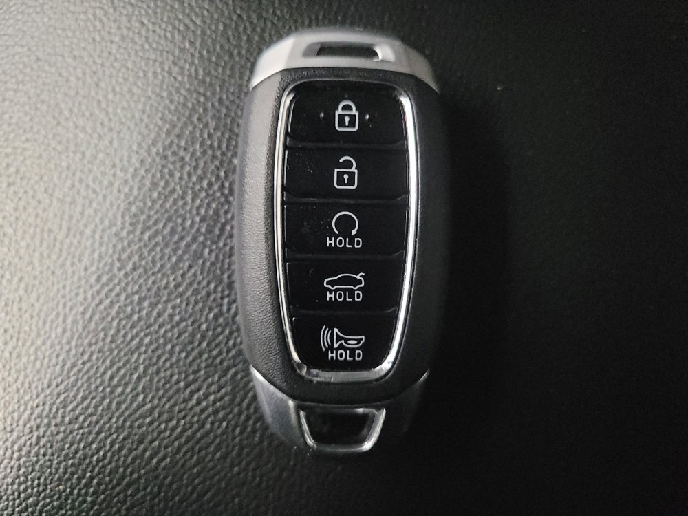 Used 2023 Hyundai Elantra Limited w/ Preferred Accessory Package image 32