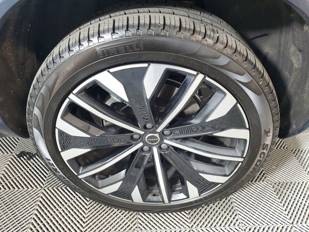 Certified 2026 Volvo XC90 B6 Plus w/ Protection Package Premier AWD/4WD image 13