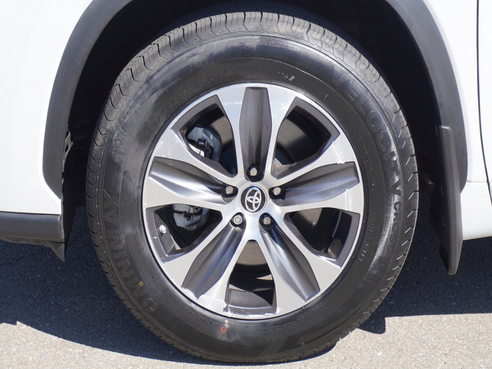 Used 2023 Toyota Highlander XLE image 7