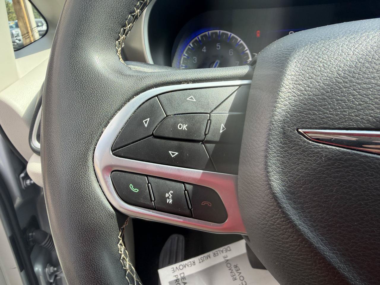 Used 2023 Chrysler Pacifica Touring-L FWD image 29