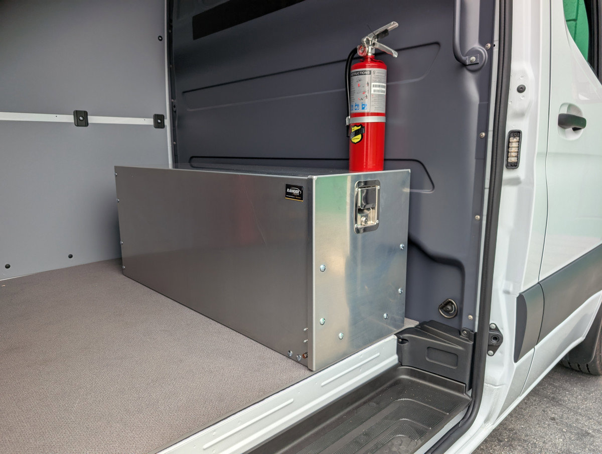 Used 2024 Mercedes-Benz eSprinter 170 Cargo image 16