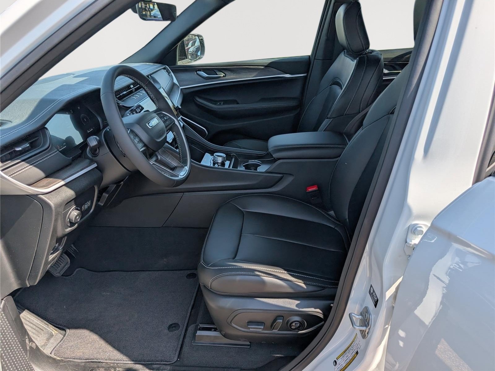 New 2026 Jeep Grand Cherokee Limited AWD/4WD image 11
