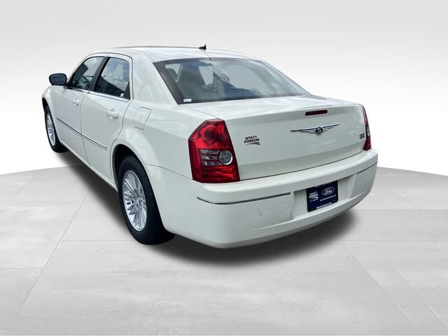 Used 2008 Chrysler 300 Touring w/ Comfort/Convenience Group RWD image 5