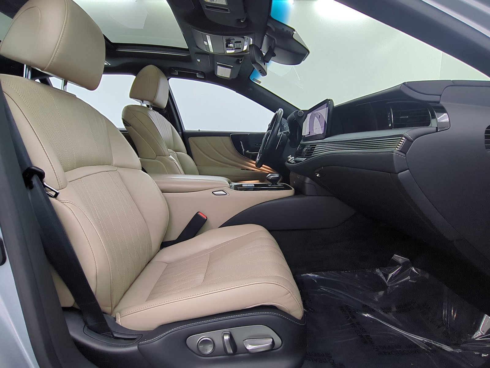 Used 2023 Lexus LS 500 w/ Interior Upgrade Package RWD image 25