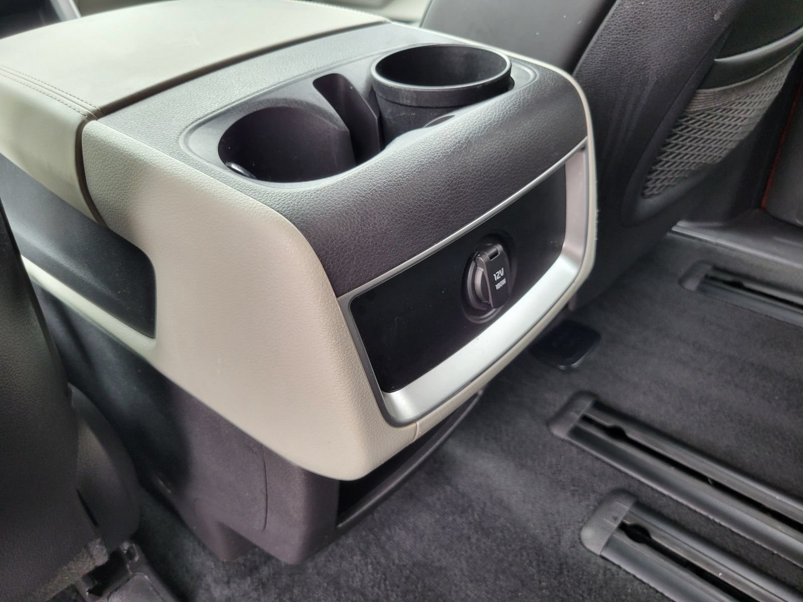 Certified 2023 Kia Carnival LX FWD image 29