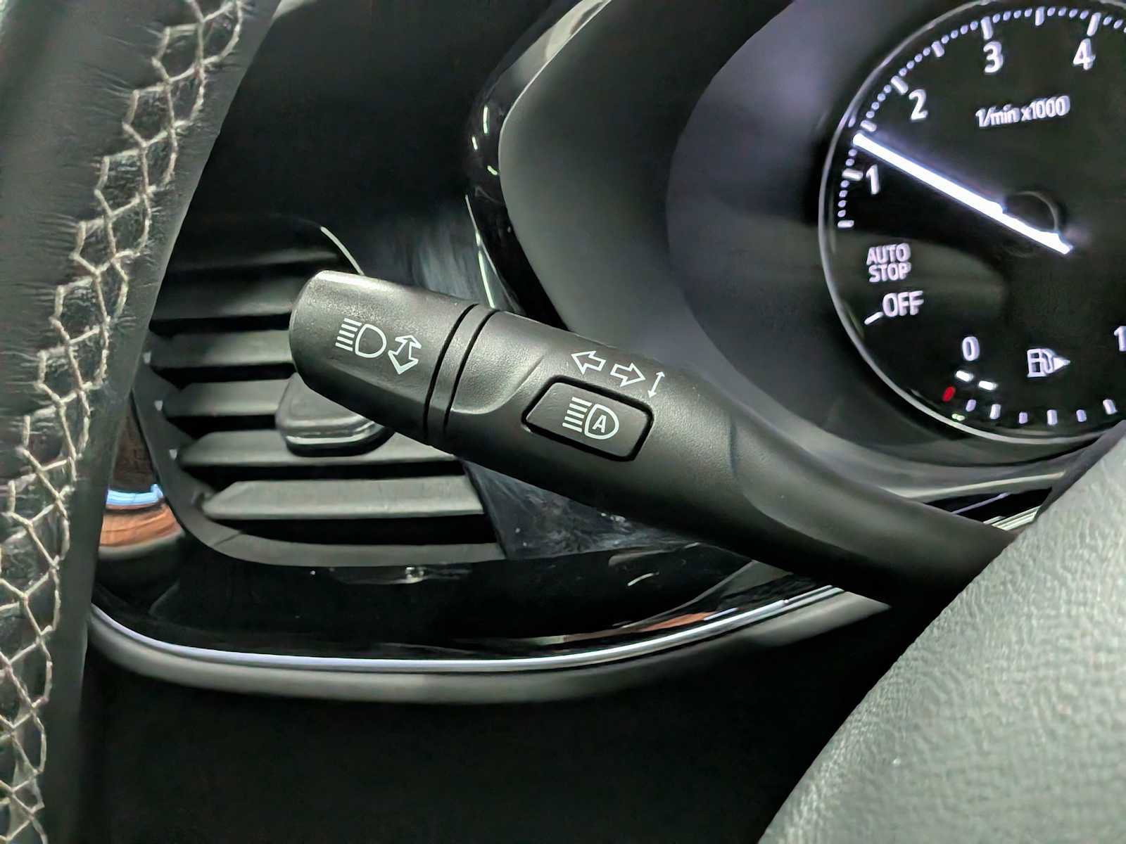 Used 2022 Buick Envision Avenir w/ Technology Package II image 28