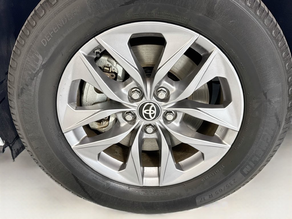 Used 2021 Toyota Sienna XLE FWD image 29