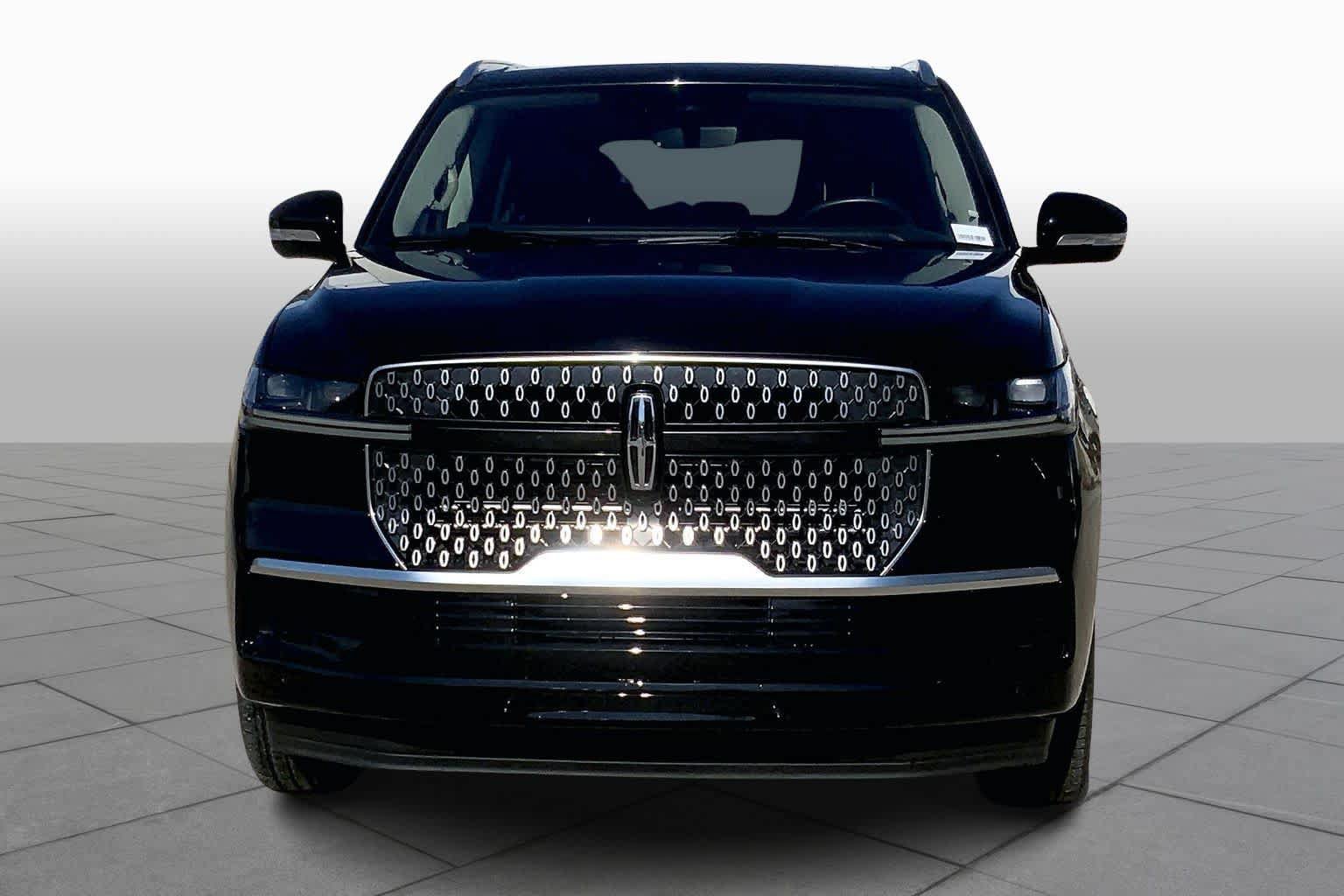 Used 2025 Lincoln Navigator Reserve AWD/4WD image 6