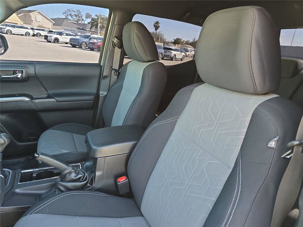 Used 2023 Toyota Tacoma TRD Off-Road w/ Advanced Technology Package image 15