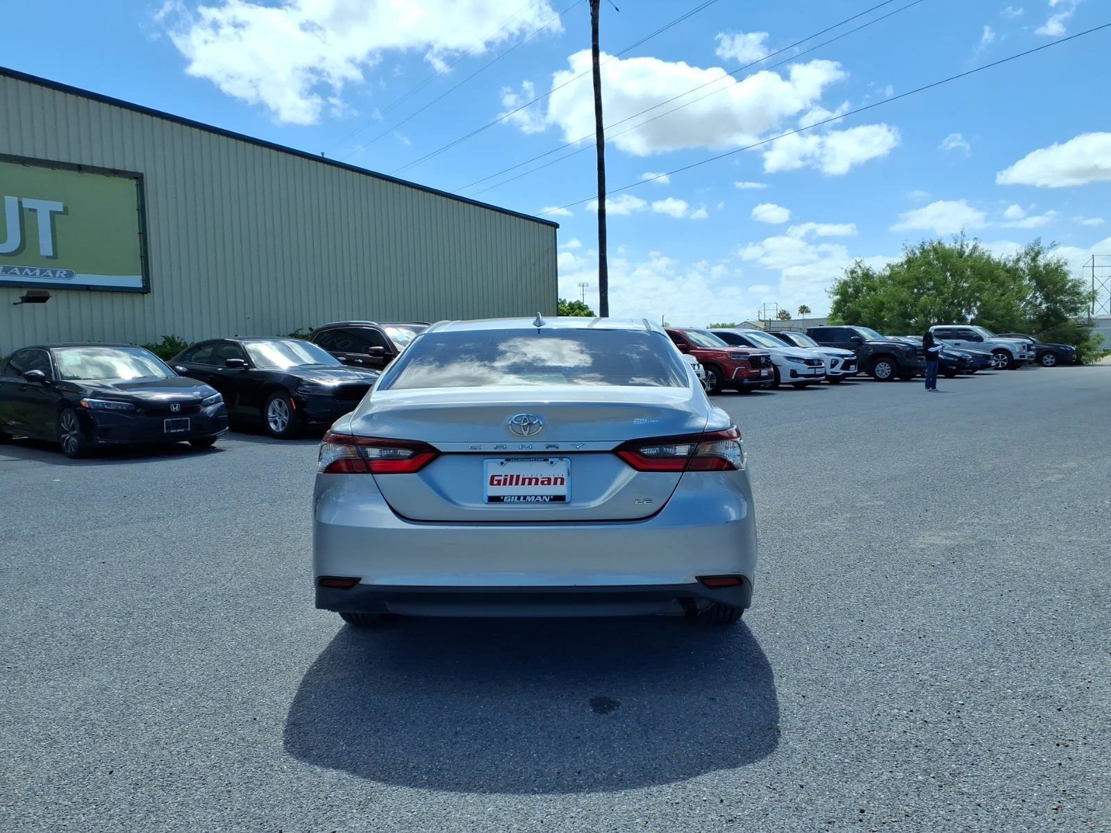 Used 2022 Toyota Camry LE FWD image 7