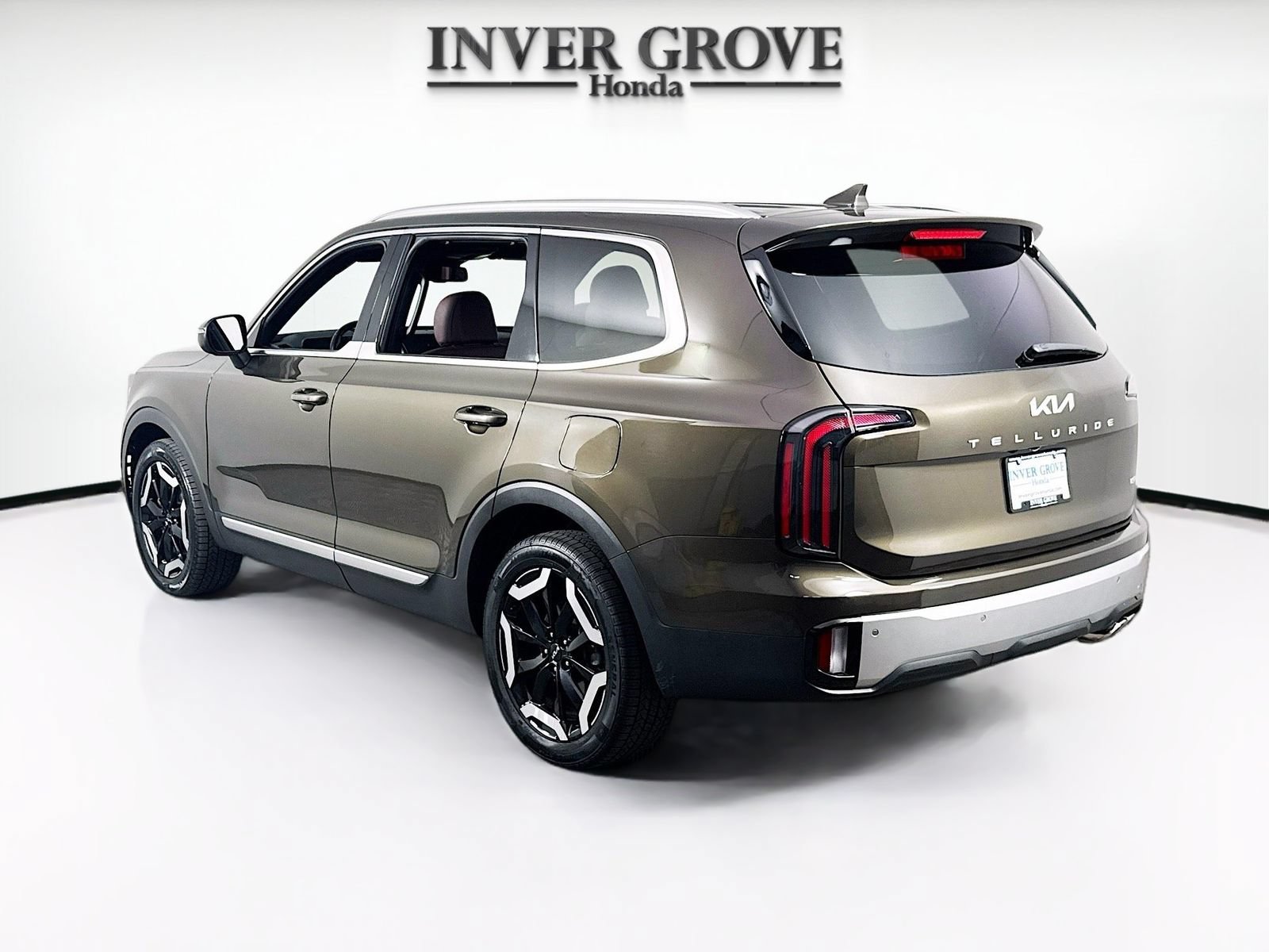 Used 2024 Kia Telluride EX w/ EX Captain's Chair Package AWD/4WD image 7