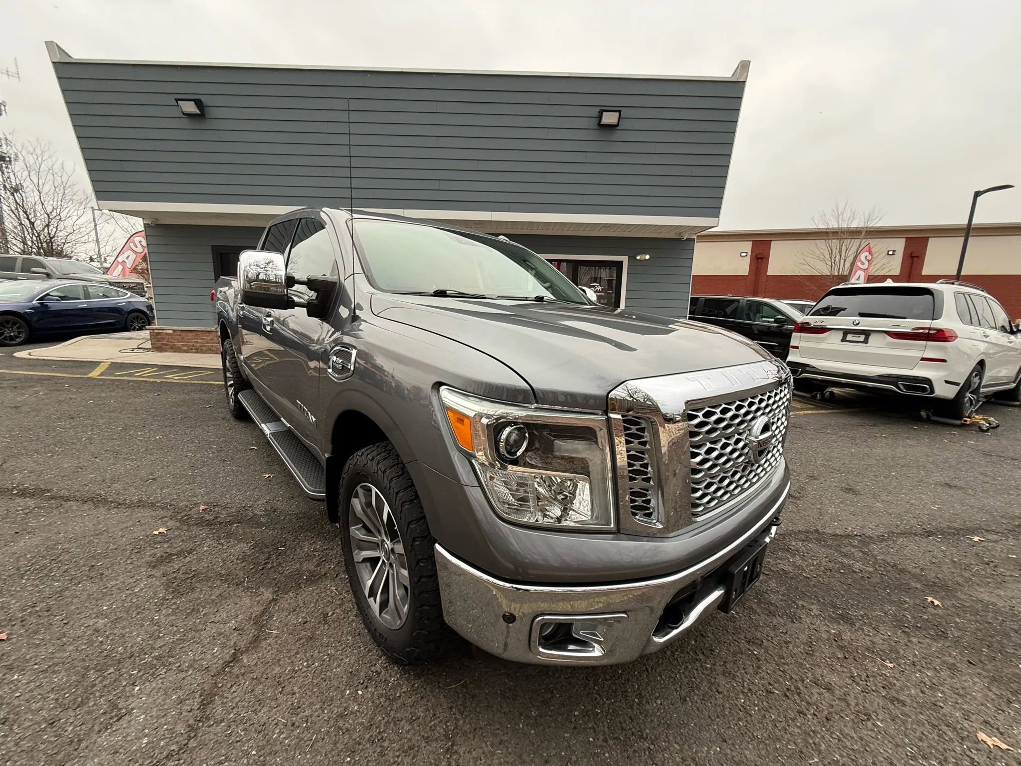 Used 2017 Nissan Titan SL image 8