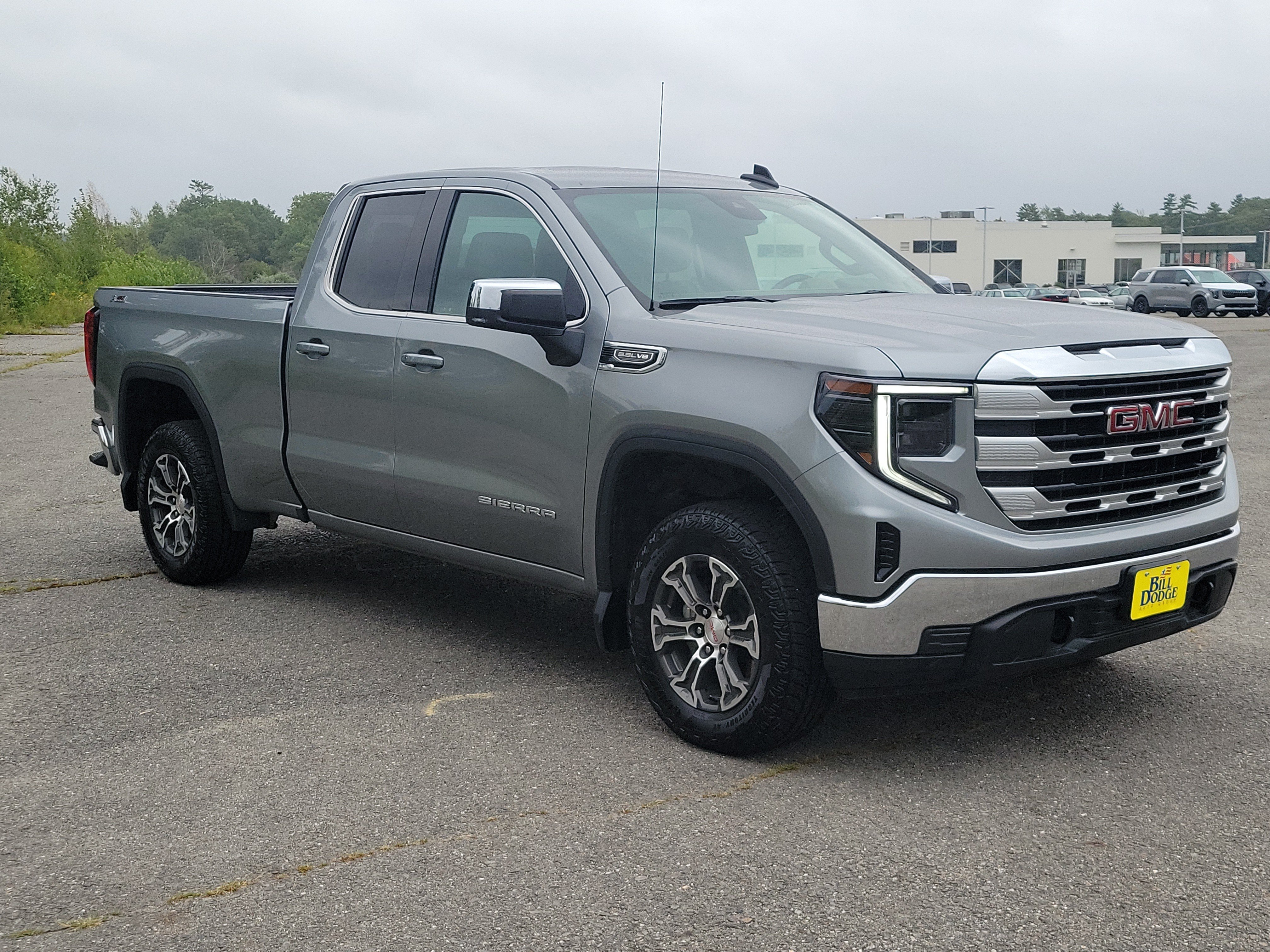 Used 2023 GMC Sierra 1500 SLE AWD/4WD image 3