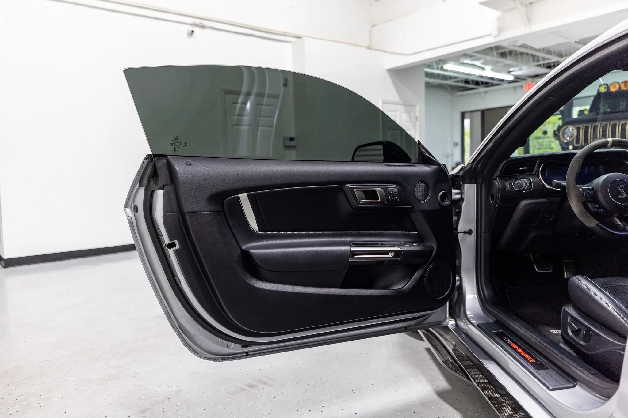 Used 2021 Ford Mustang Shelby GT500 w/ Technology Package RWD image 39