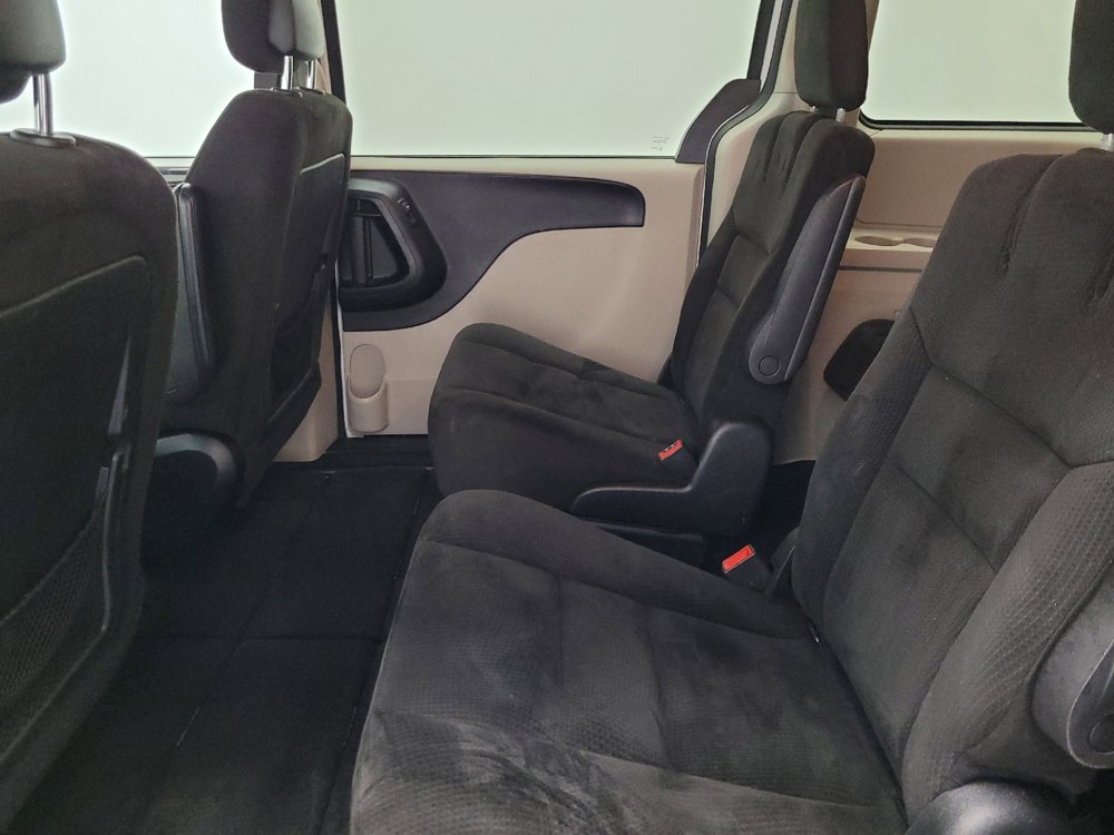 Used 2016 Dodge Grand Caravan SXT image 18