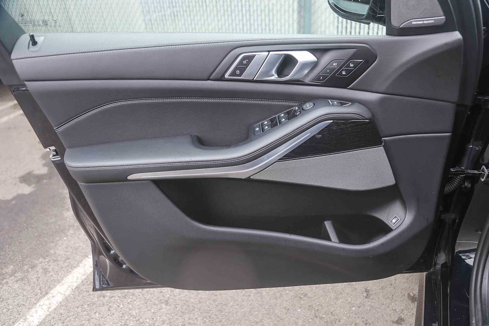 Used 2025 BMW X5 xDrive50e w/ Executive Package image 17