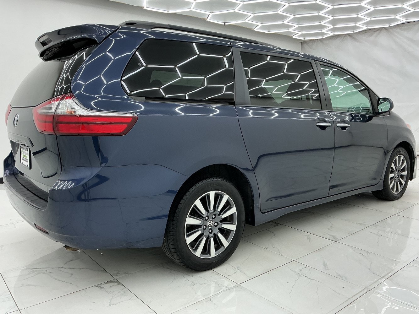 Used 2020 Toyota Sienna XLE AWD/4WD image 11