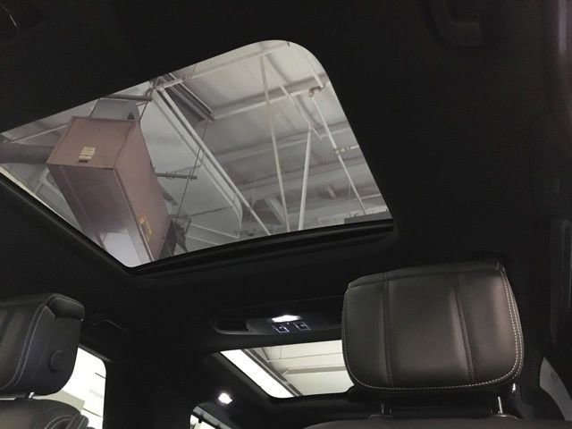 New 2023 Land Rover Discovery HSE R-Dynamic image 21