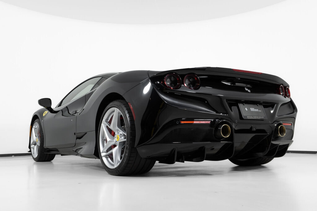 Used 2022 Ferrari F8 Tributo RWD image 17
