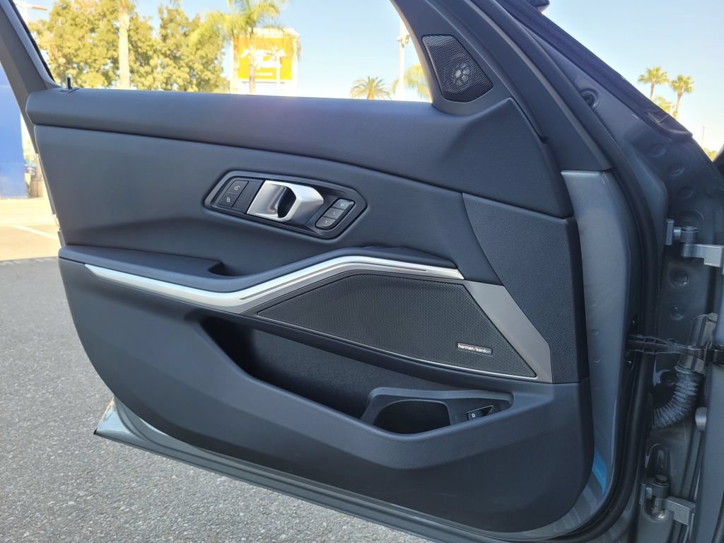 Used 2025 BMW M340i w/ Premium Package RWD image 30