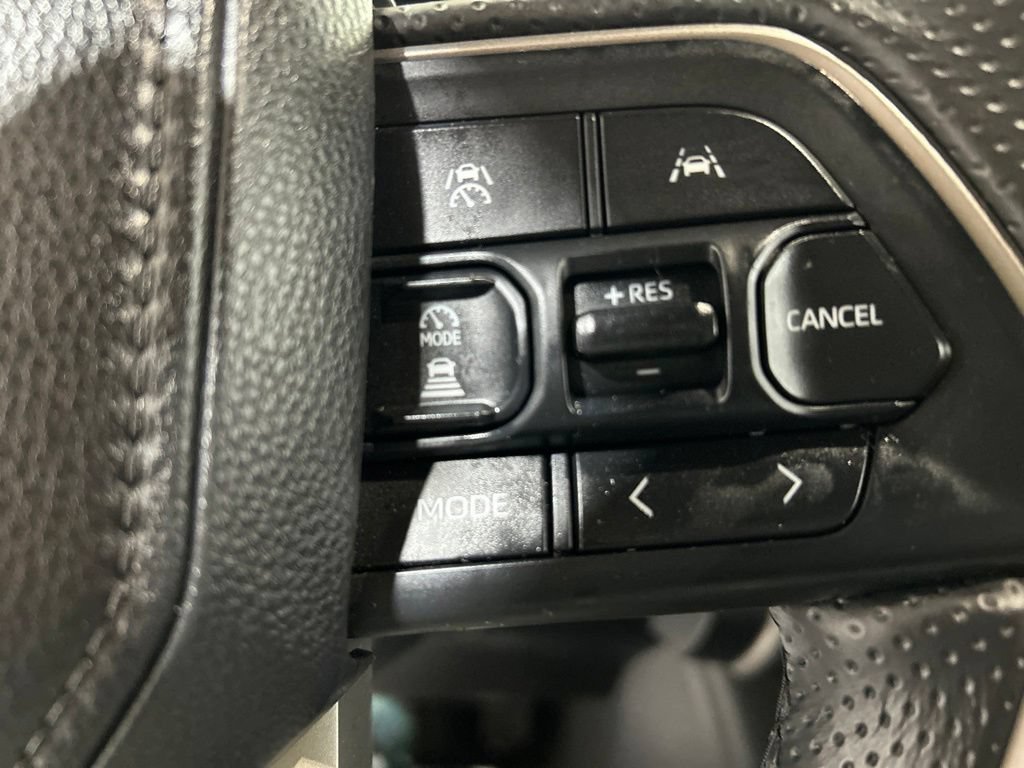 Used 2025 Toyota 4Runner SR5 AWD/4WD image 25