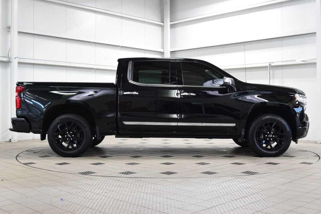 Used 2024 Chevrolet Silverado 1500 High Country w/ Technology Package AWD/4WD image 9