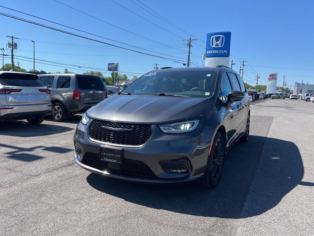 Used 2022 Chrysler Pacifica Touring-L w/ S Appearance Package AWD/4WD image 1