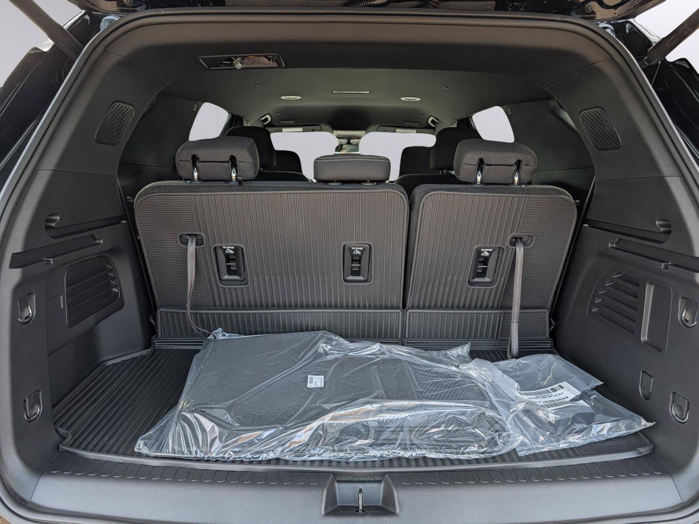 New 2026 Chevrolet Traverse LT w/ LPO, Floor Liner Package FWD image 16
